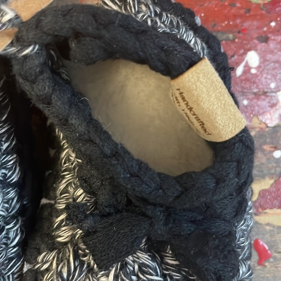 Josiah and Co. Black and White Knit Baby Booties Size 0-6M - Picture 12 of 14